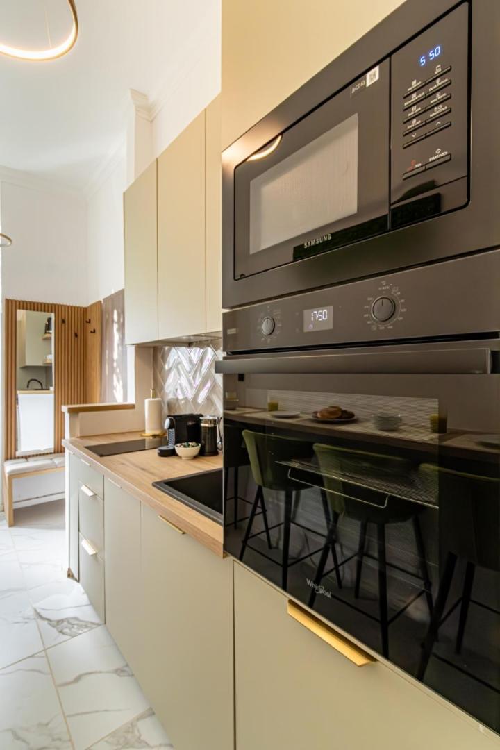 Oasis Apartment On The Broadway With Ac ブダペスト エクステリア 写真
